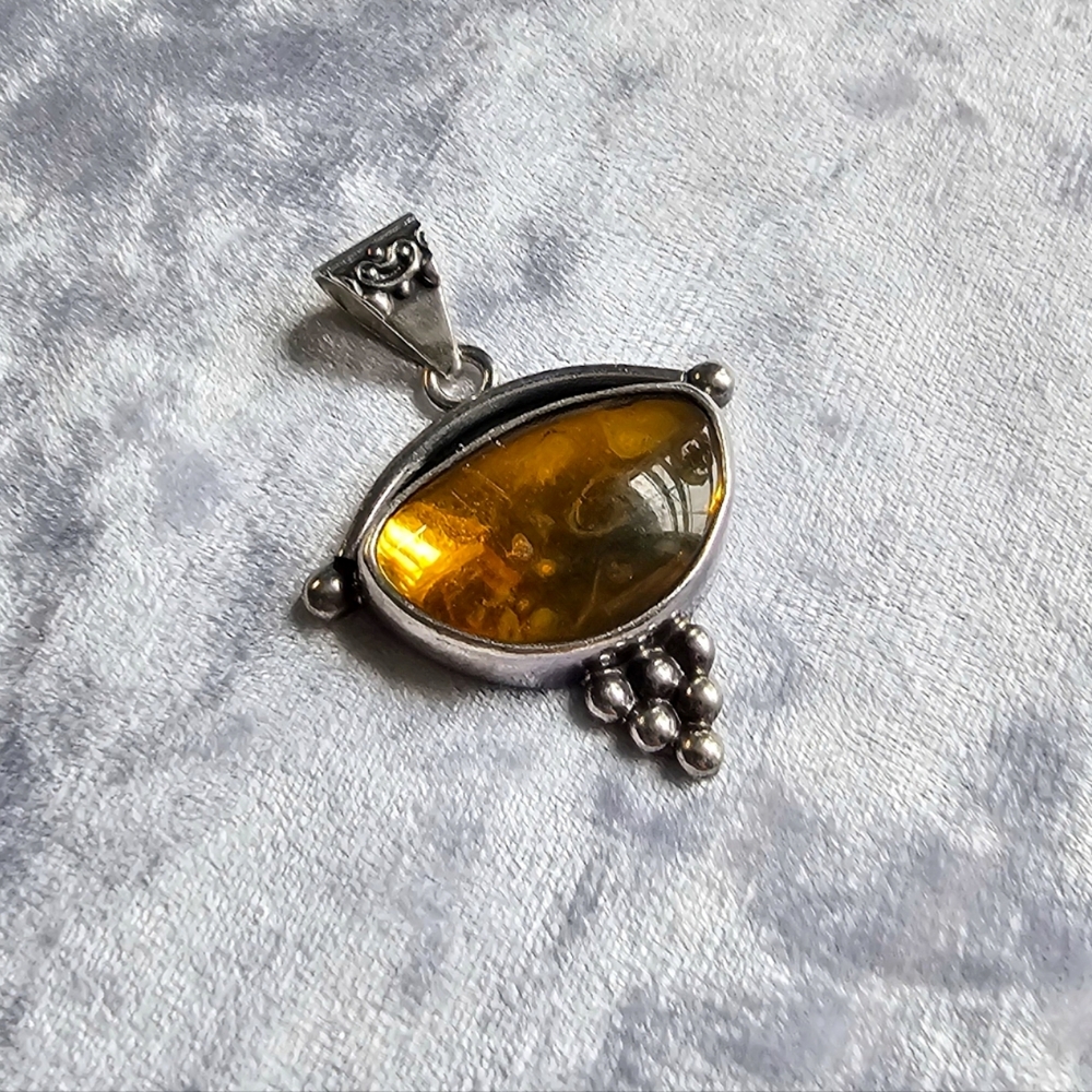 AMBER PENDANT